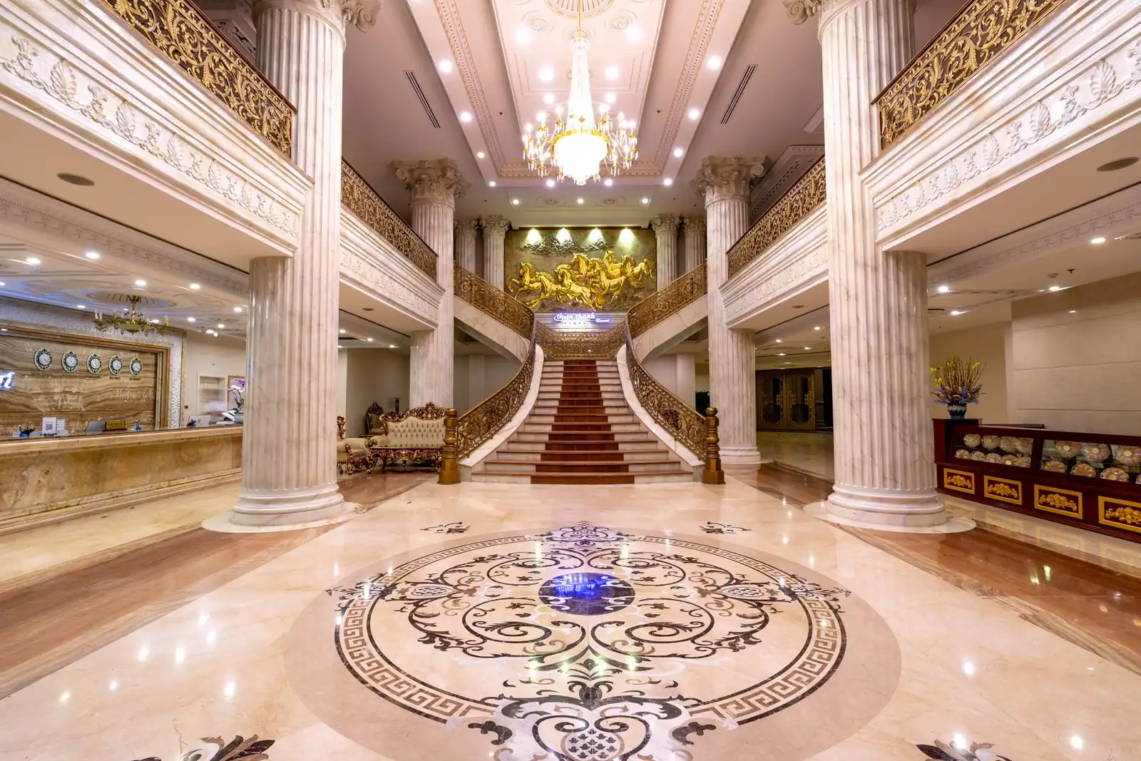 Arnoviresortguide  interior